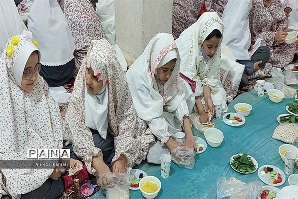 برگزاری افطاری روزه اولی‌ها در آموزشگاه شقایق‌ها صفادشت