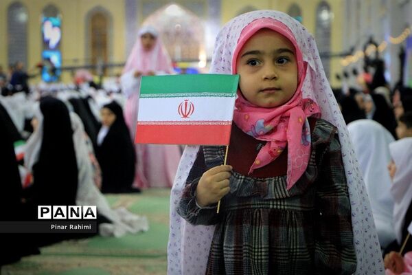 اجتماع بزرگ ۱۰ هزار دانش‌آموز دختر روزه اولی  در تبریز-۱
