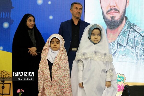 اجتماع بزرگ ۱۰ هزار دانش‌آموز دختر روزه اولی  در تبریز-۱