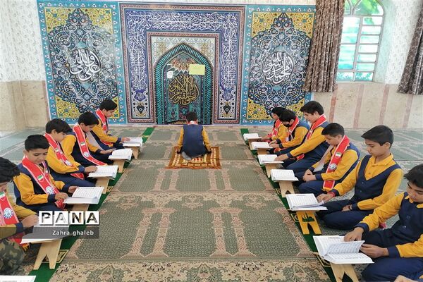 محفل انس با قرآن دانش‌آموزان مدرسه شهید دهستانی بافق