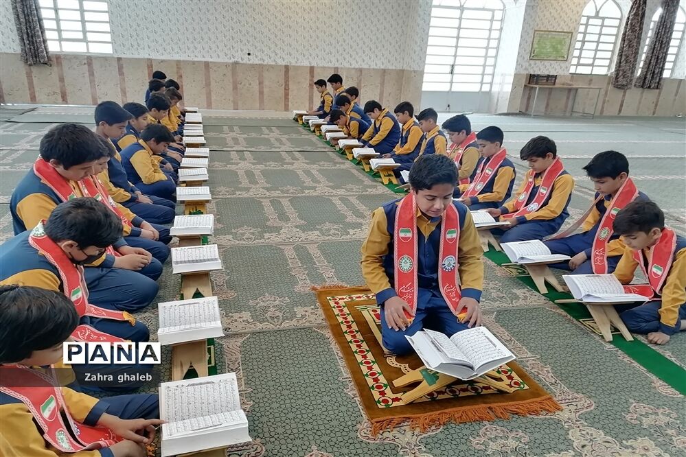 محفل انس با قرآن دانش‌آموزان مدرسه شهید دهستانی بافق