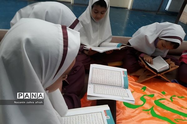 محفل انس با قرآن در دبستان حضرت زهرا(س)۲  رودهن در ماه رمضان