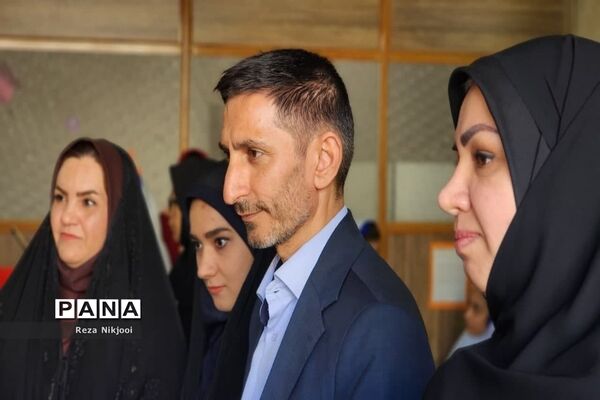 بازدید مسئولان از نمایشگاه طرح جابربن‌حیان ناحیه یک بهارستان