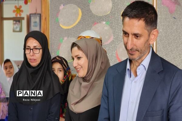 بازدید مسئولان از نمایشگاه طرح جابربن‌حیان ناحیه یک بهارستان