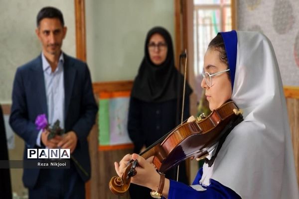 بازدید مسئولان از نمایشگاه طرح جابربن‌حیان ناحیه یک بهارستان