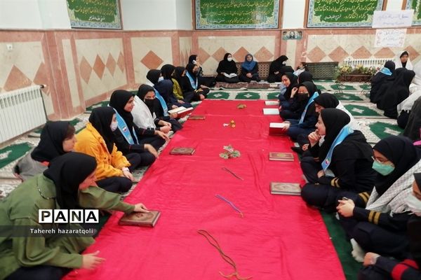 محفل انس با قرآن در دبیرستان نبوت دوره دوم صفادشت و سارا