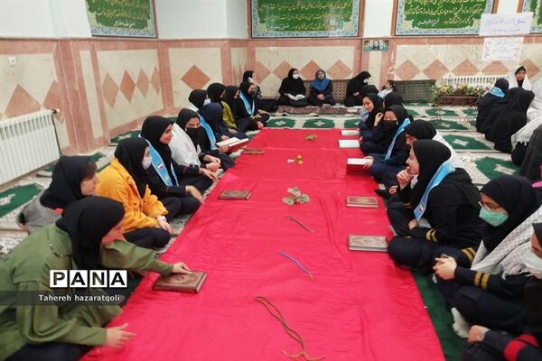 محفل انس با قرآن در دبیرستان نبوت دوره دوم صفادشت و سارا