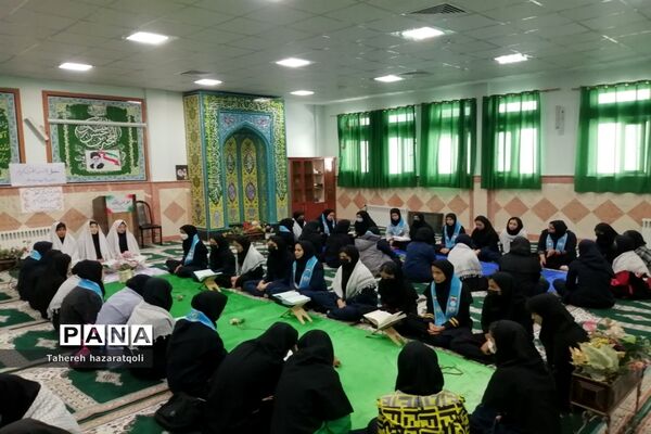 محفل انس با قرآن در دبیرستان نبوت دوره دوم صفادشت و سارا