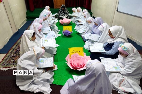 محفل انس با قرآن در دبیرستان نبوت دوره دوم صفادشت و سارا