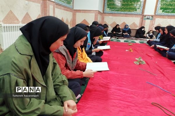 محفل انس با قرآن در دبیرستان نبوت دوره دوم صفادشت و سارا