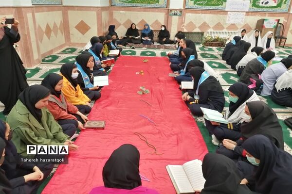 محفل انس با قرآن در دبیرستان نبوت دوره دوم صفادشت و سارا