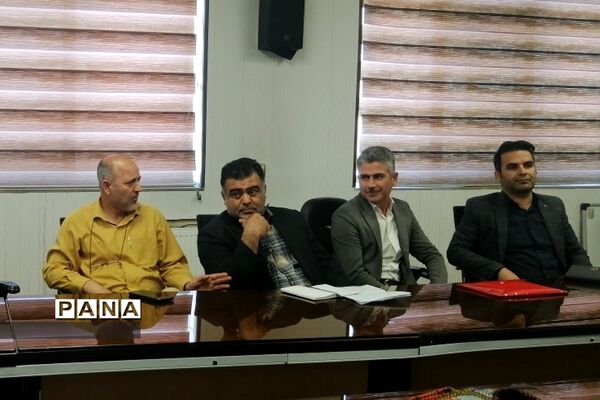 نشست هم‌اندیشی مدیران مدارس مقاطع متوسطه فشافویه