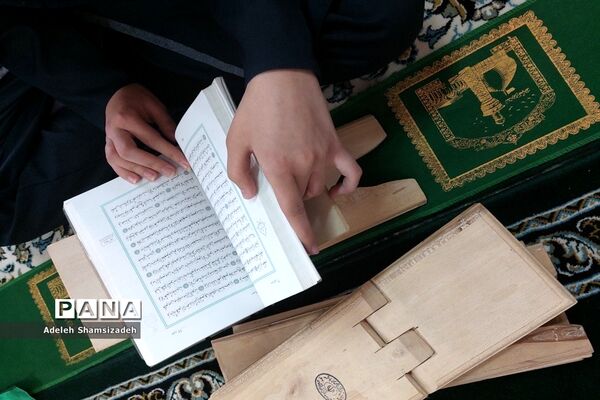 محفل انس با قرآن در دبیرستان شاهد تقوا پیشگان