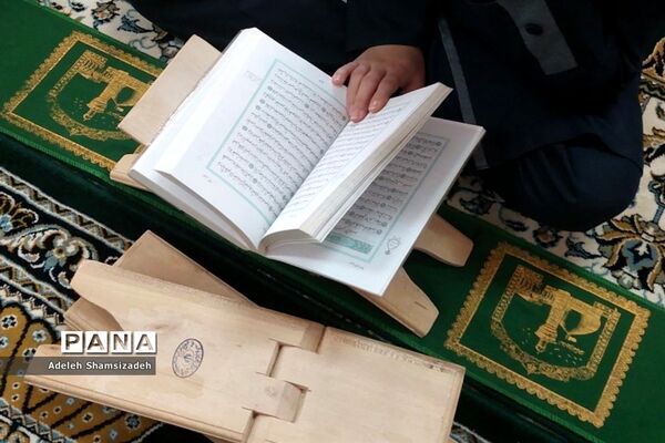 محفل انس با قرآن در دبیرستان شاهد تقوا پیشگان