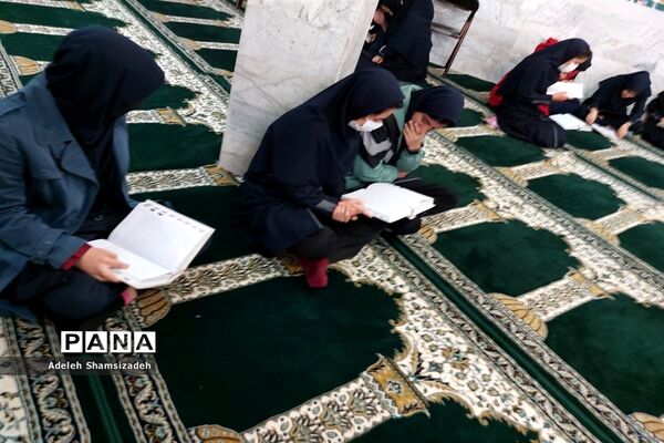 محفل انس با قرآن در دبیرستان شاهد تقوا پیشگان