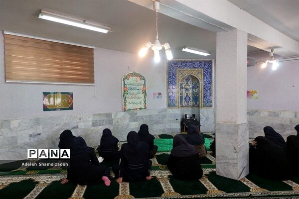 محفل انس با قرآن در دبیرستان شاهد تقوا پیشگان