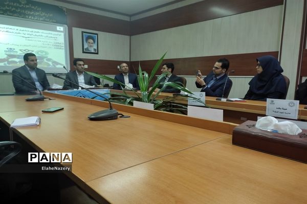 اولین نشست خبری مدیر و معاونان آموزش و پرورش خلیل‌آباد