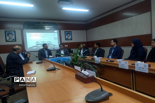 اولین نشست خبری مدیر و معاونان آموزش و پرورش خلیل‌آباد