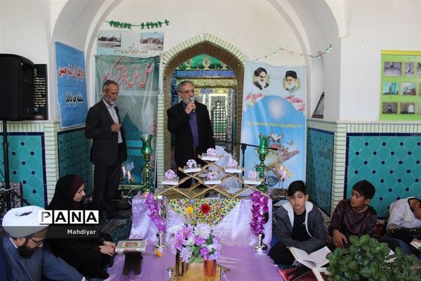 محفل انس با قرآن در امام‌زاده علی(ع) روستای جعفرآباد بخش جوادآباد