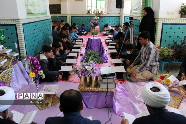 محفل انس با قرآن در امام‌زاده علی(ع) روستای جعفرآباد بخش جوادآباد