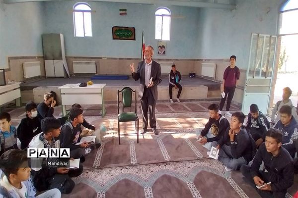محفل انس با قرآن در دبیرستان شهید علی تات شهر جوادآباد