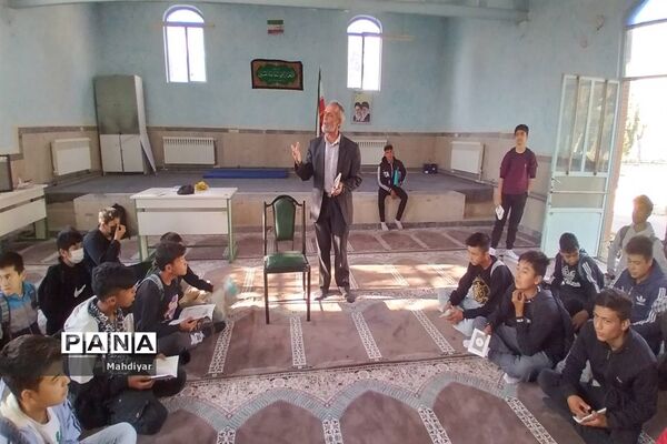 محفل انس با قرآن در دبیرستان شهید علی تات شهر جوادآباد