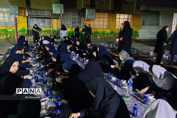 ضیافت افطاری در مدرسه علامه مجلسی