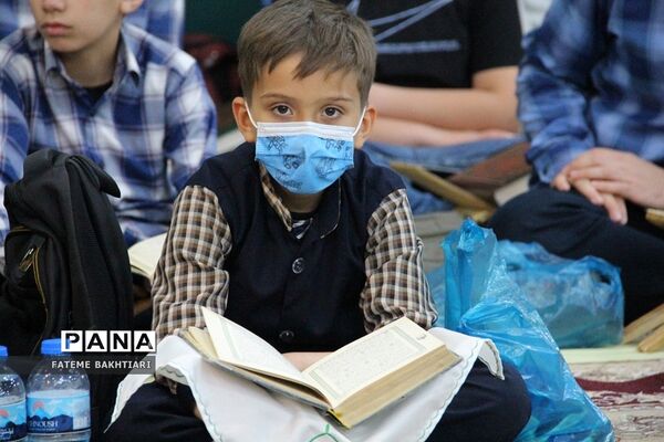 محفل انس با قرآن و تقدیر از رتبه‌های برتر قرآن و عترت در ناحیه یک شهرری