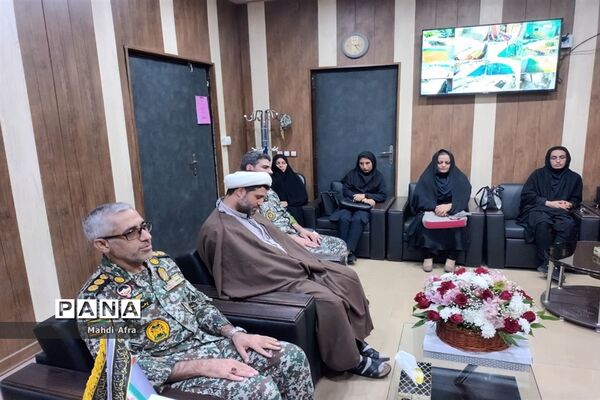 دیدار مسئولین آموزش و پرورش با فرمانده پدافند هوایی بهبهان بمناسبت روز ارتش