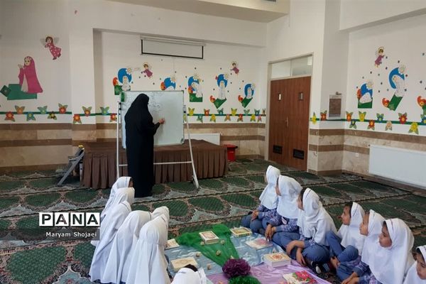 محفل انس با قرآن دبستان دخترانه اندیشه ناحیه یک یزد