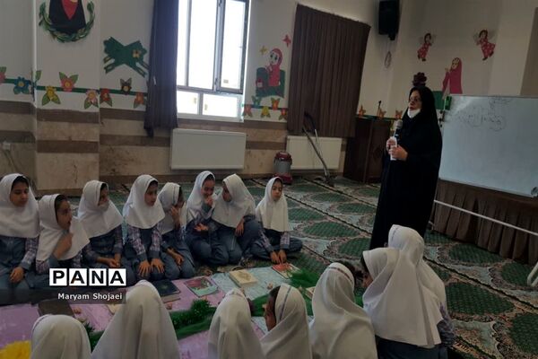 محفل انس با قرآن دبستان دخترانه اندیشه ناحیه یک یزد