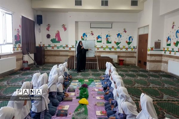 محفل انس با قرآن دبستان دخترانه اندیشه ناحیه یک یزد