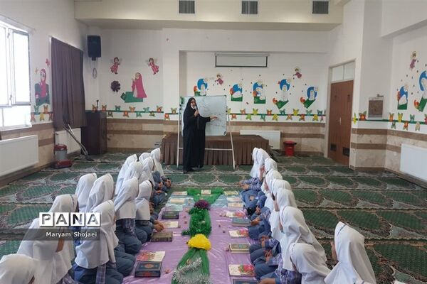 محفل انس با قرآن دبستان دخترانه اندیشه ناحیه یک یزد