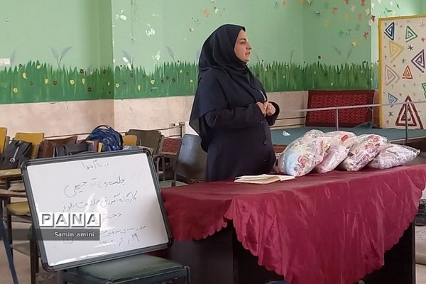 کارگاه آموزشی بهداشت و سلامت بلوغ ویژه دانش‌آموزان در مدرسه حضرت خدیجه(س) رودهن