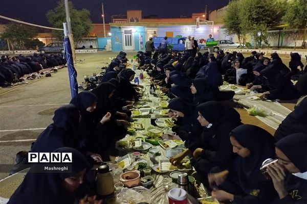 جشن ستارگان و سفره ضیافت افطاری در دبیرستان شاهد مس‌فروش کاشان
