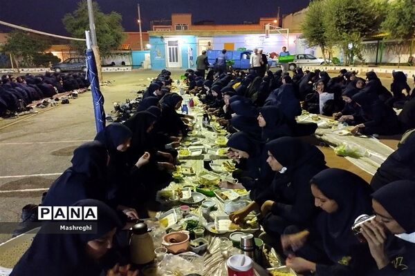 جشن ستارگان و سفره ضیافت افطاری در دبیرستان شاهد مس‌فروش کاشان