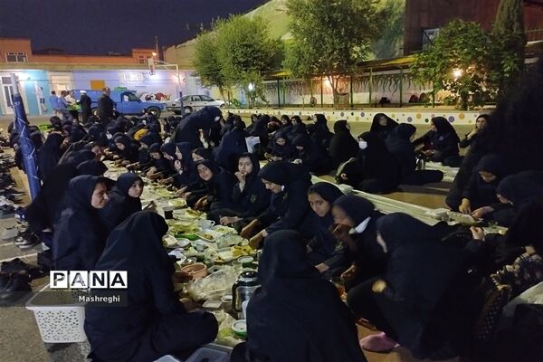 جشن ستارگان و سفره ضیافت افطاری در دبیرستان شاهد مس‌فروش کاشان