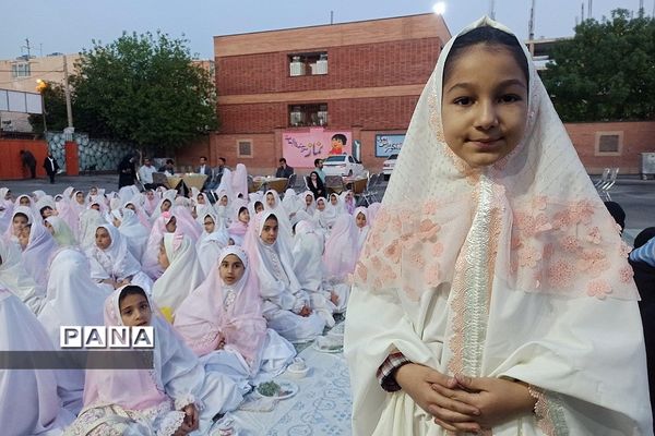 ضیافت افطاری روزه اولی‌ها همراه با جشن عبادت در بهارستان دو