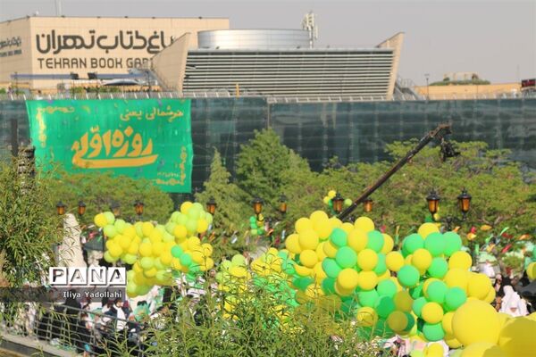 نخستین اجتماع 30 هزار نفری  روزه اولی‌ها
