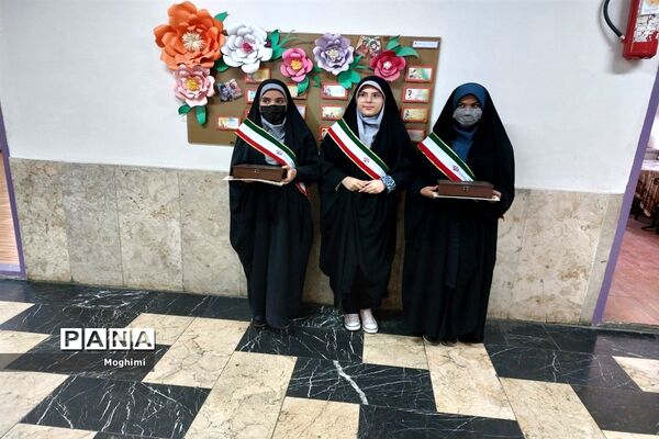 قدردانی از فرماندهان  کوی زینبیه توسط کادر آموزشگاهی دبیرستان شاهد حجاب منطقه ۱۳