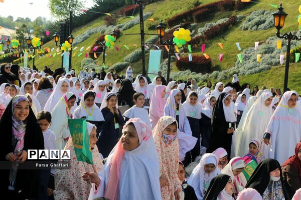 اجتماع بزرگ روزه اولی‌ها در باغ کتاب تهران
