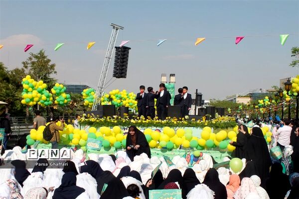 اجتماع بزرگ روزه اولی‌ها در باغ کتاب تهران