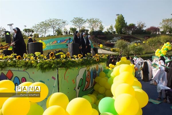 اجتماع بزرگ روزه اولی‌ها در باغ کتاب تهران