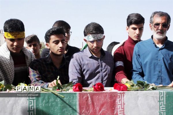 میزبانی باشکوه مدارس شهرستان میبد از شهید گمنام