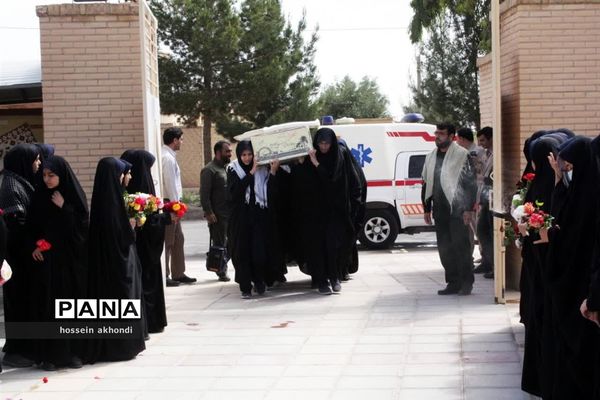 میزبانی باشکوه مدارس شهرستان میبد از شهید گمنام