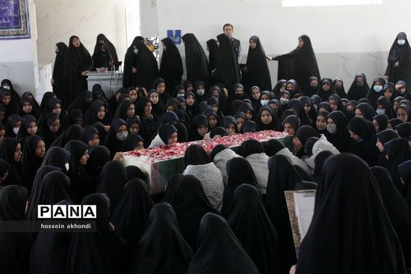 میزبانی باشکوه مدارس شهرستان میبد از شهید گمنام