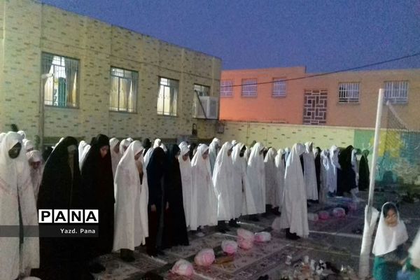 ضیافت افطاری و محفل انس با قرآن روزه اولی‌های دبستان شهید میرشمسی ناحیه یک یزد