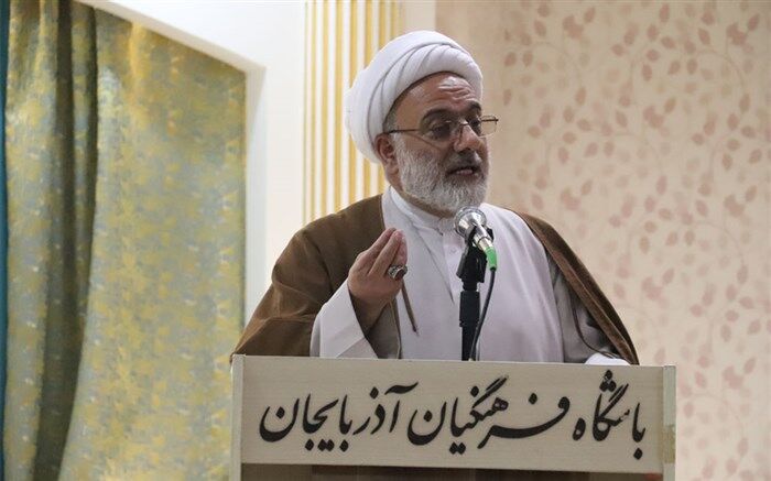 تکریم در خور شأن مقام معلم همراهی تمام نهادها را می‌طلبد
