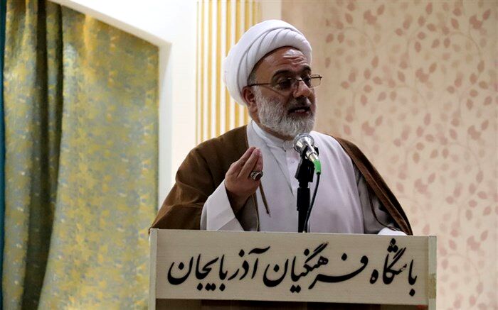 تکریم در خور شأن مقام معلم همراهی تمام نهادها را می‌طلبد