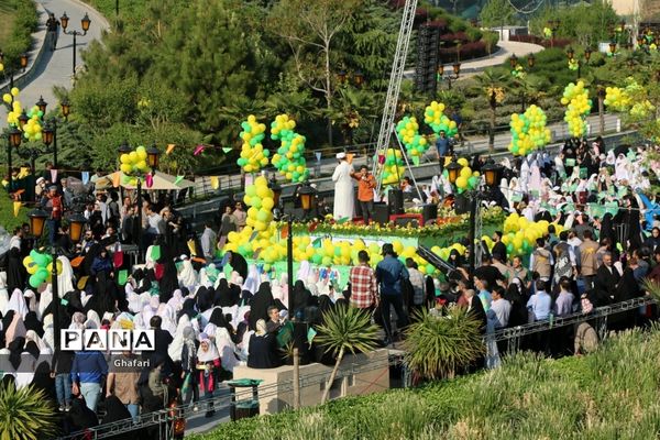حضور فعال دانش‌آموزان و فرهنگیان منطقه ۱۳ در جشن روزه اولی‌های شهر تهران